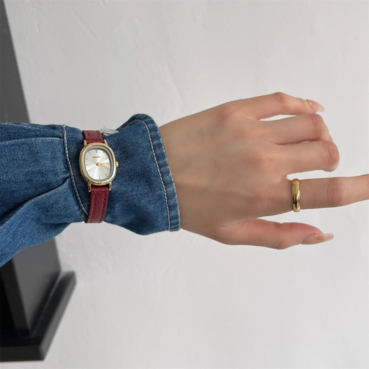 Francuski retro zegarek dla uczennic liceum, luksusowy, wytrzymały, prosty, francuski zegarek owalny dla kobiet, nowy zegarek damski, oryginalny prezent.