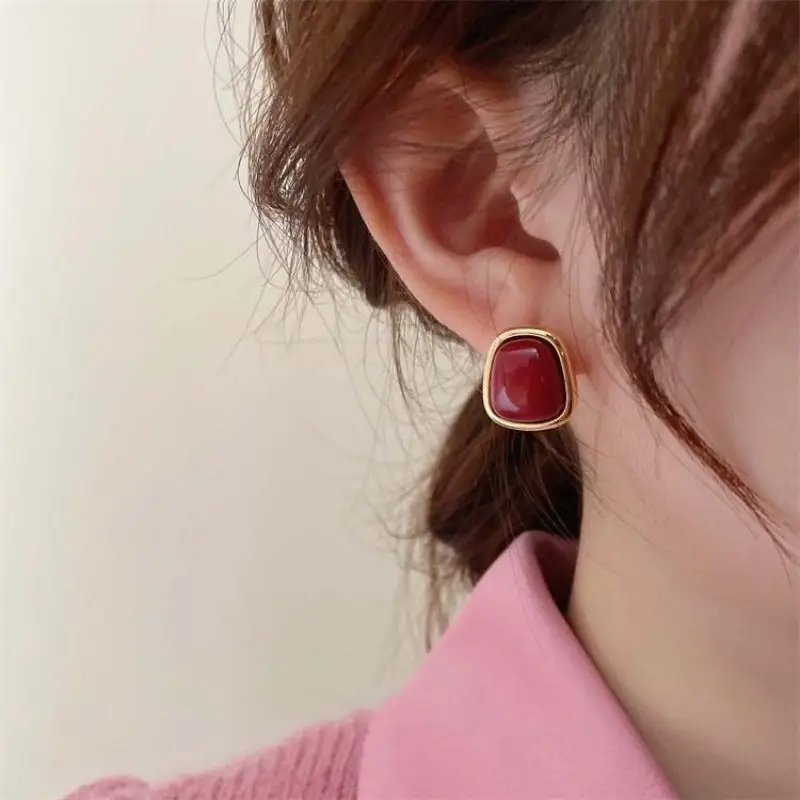 Vintage Red Ear Clip Women\'s 2023 New Fashion Ear Clip High-grade Sense Light Luxury Ear Accessories Luxury Earrings for Women