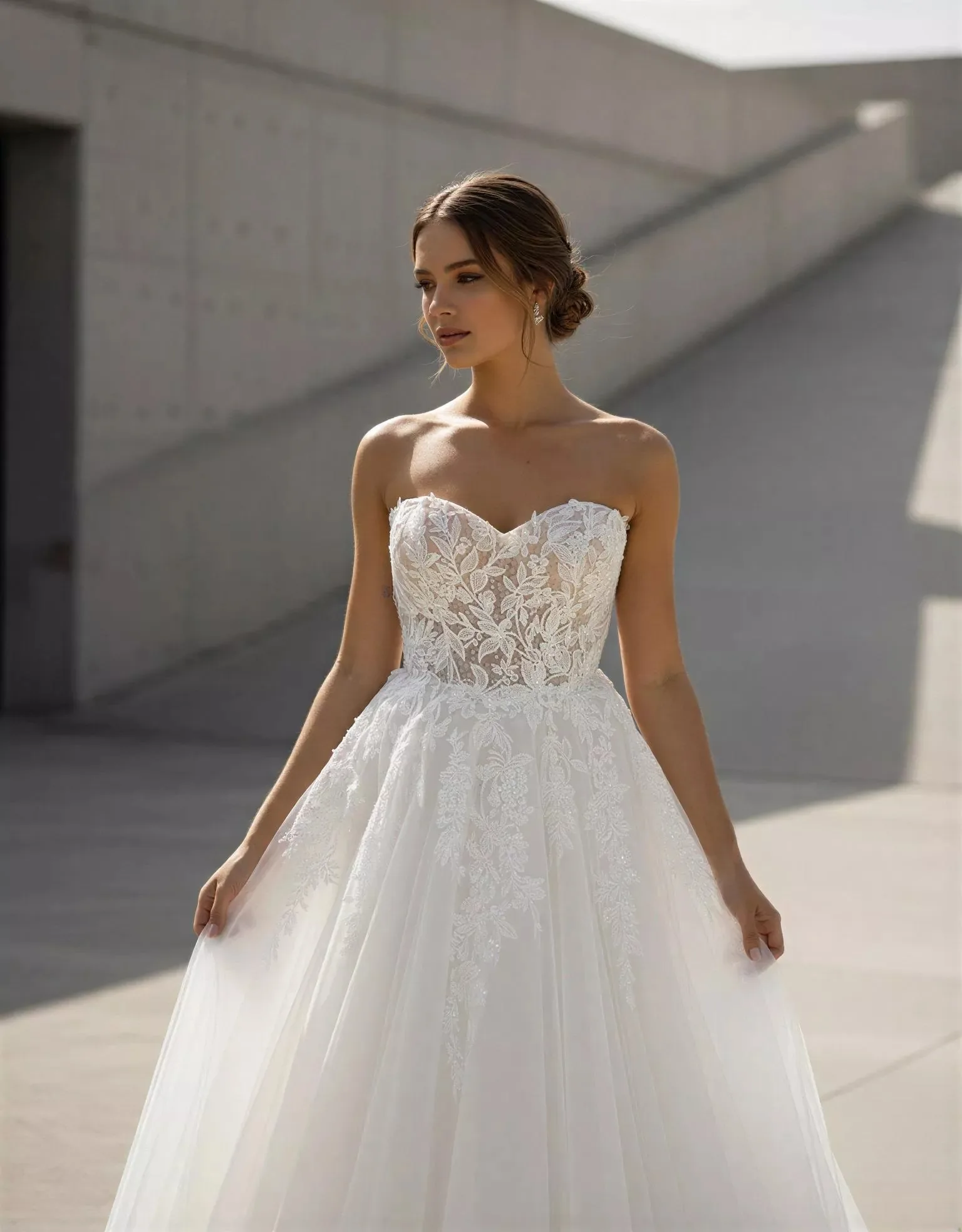 2026 Custom Ivory A-Line Wedding Dress Strapless Floral Lace Zip Back Floor-Length Evening Dress Vestidos de Noiva