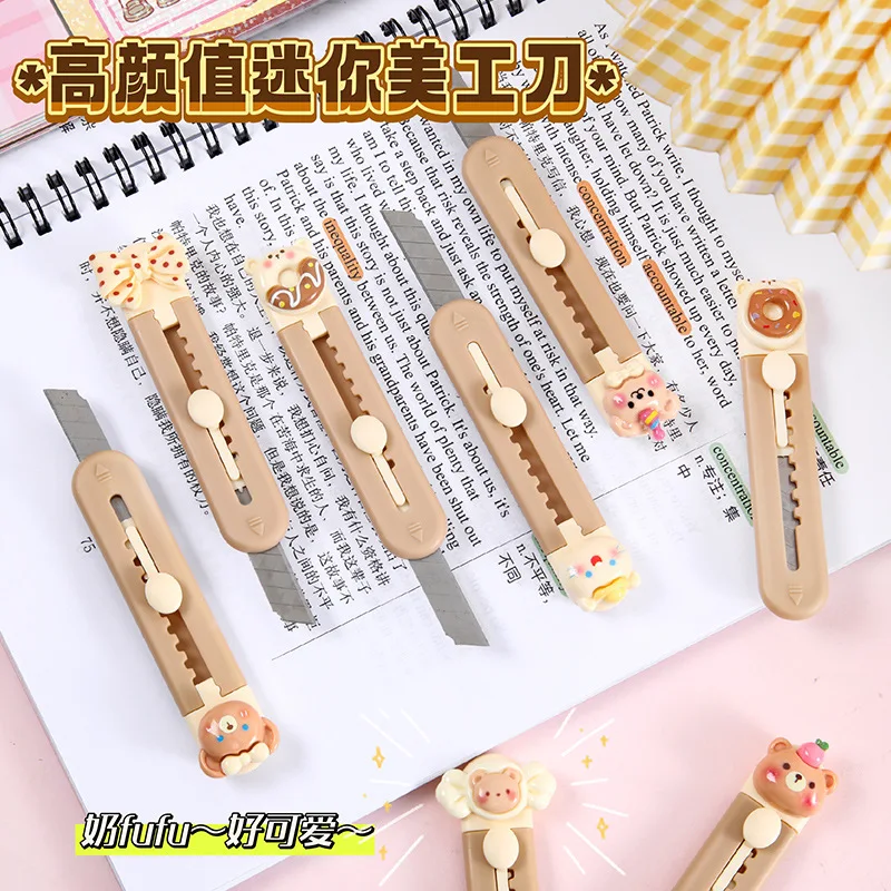 1 Stuk Cartoon Mes Voor Student Schattige Modedoos Snijder Kleine Draagbare Kawaii Beige Koffiekleur Briefopener Kantoor