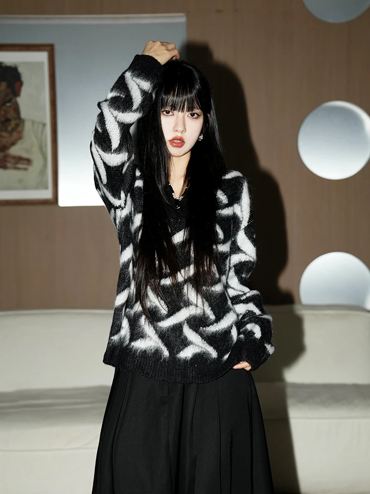 

Новинка: Женский вязаный свитер с V-образным вырезом, свободного кроя, с узором, средней плотности, мягкий, с длинными рукавами, повседневный, теплый.