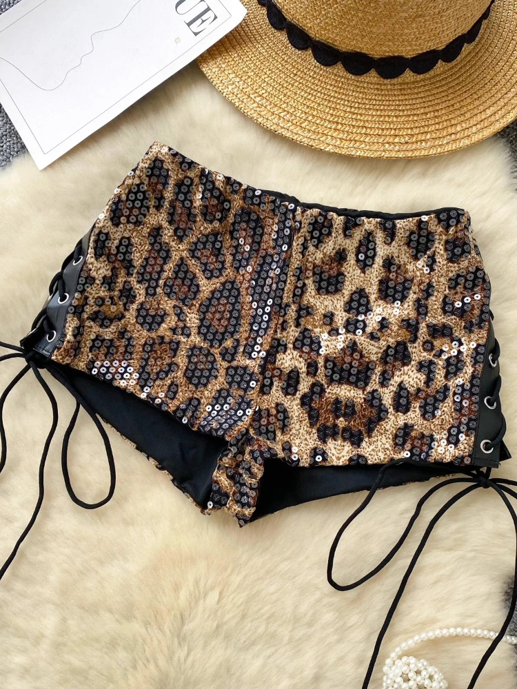 Y2k Niedrige Taille Hot Pants Frauen Slim Fit Pailletten Leopard Print Hose Mit Gürtel Design Asymmetrische Koreanische Sle Pendeln Gerade Hüfte Shorts