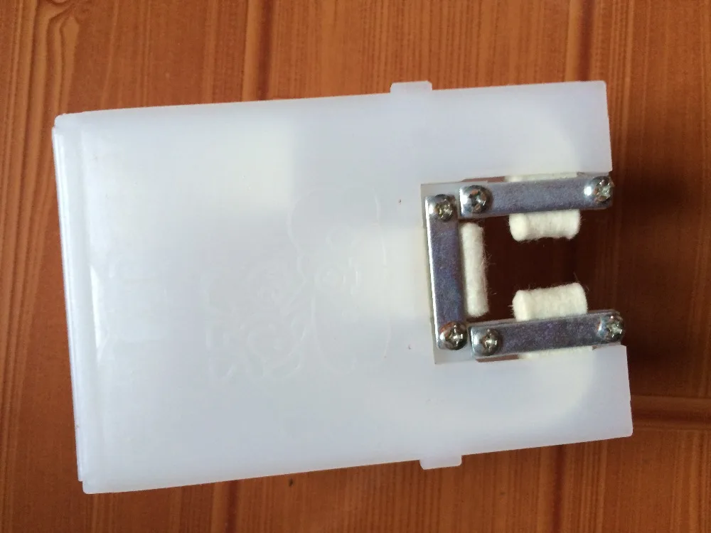 

Elevator guide oil box KM86375G16