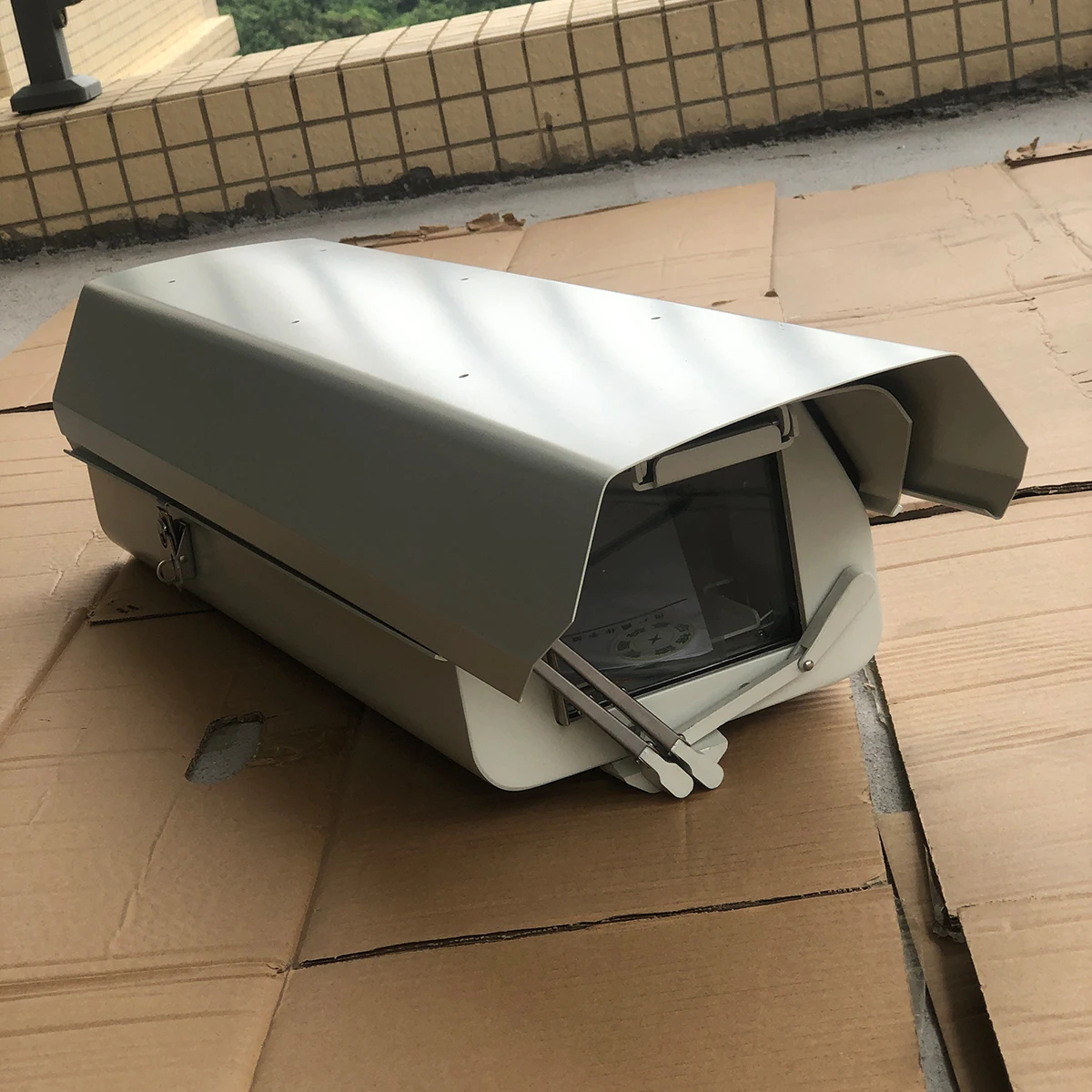 23 Inch 29 Inch Extra-large Protective Enclosures for Surveillance Cameras, Equipped with Wiper, Heater, Fan, and Water Sprayer