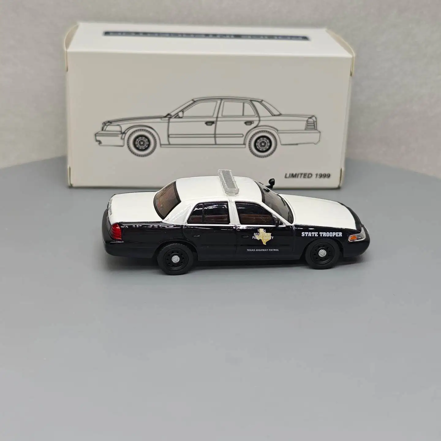 596 1:64 Crown Victoria - Texas DPS Highway Patrol 98 Diecast Alloy Car Model Collectible Gift