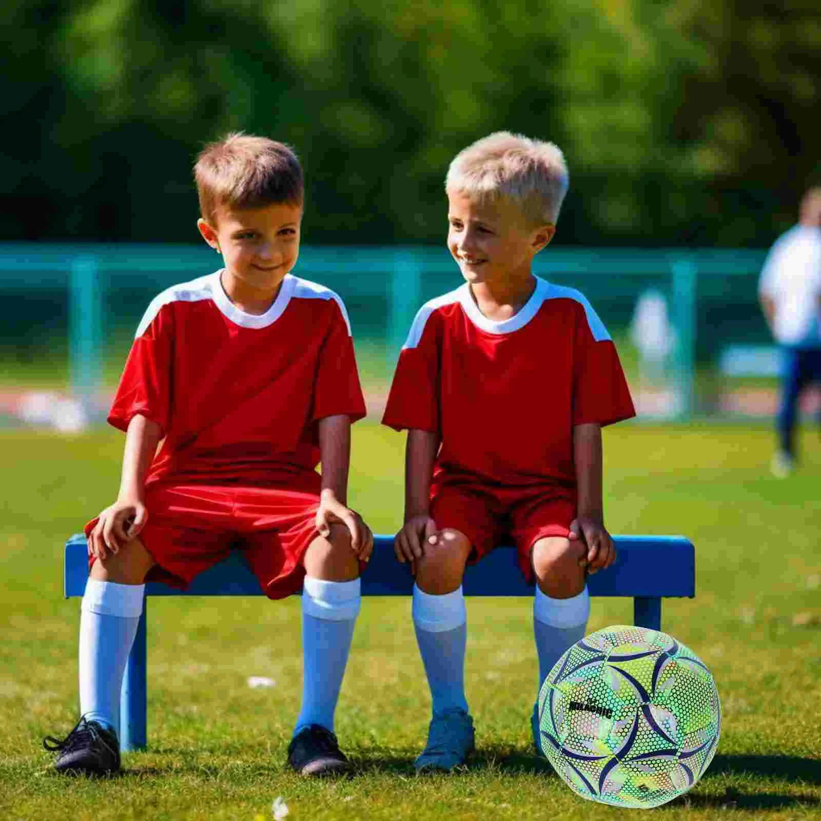 Amantes del fútbol Entrenamiento nocturno Niño Luz fluorescente Reflect PU Pelotas Absorción Fútbol para niños