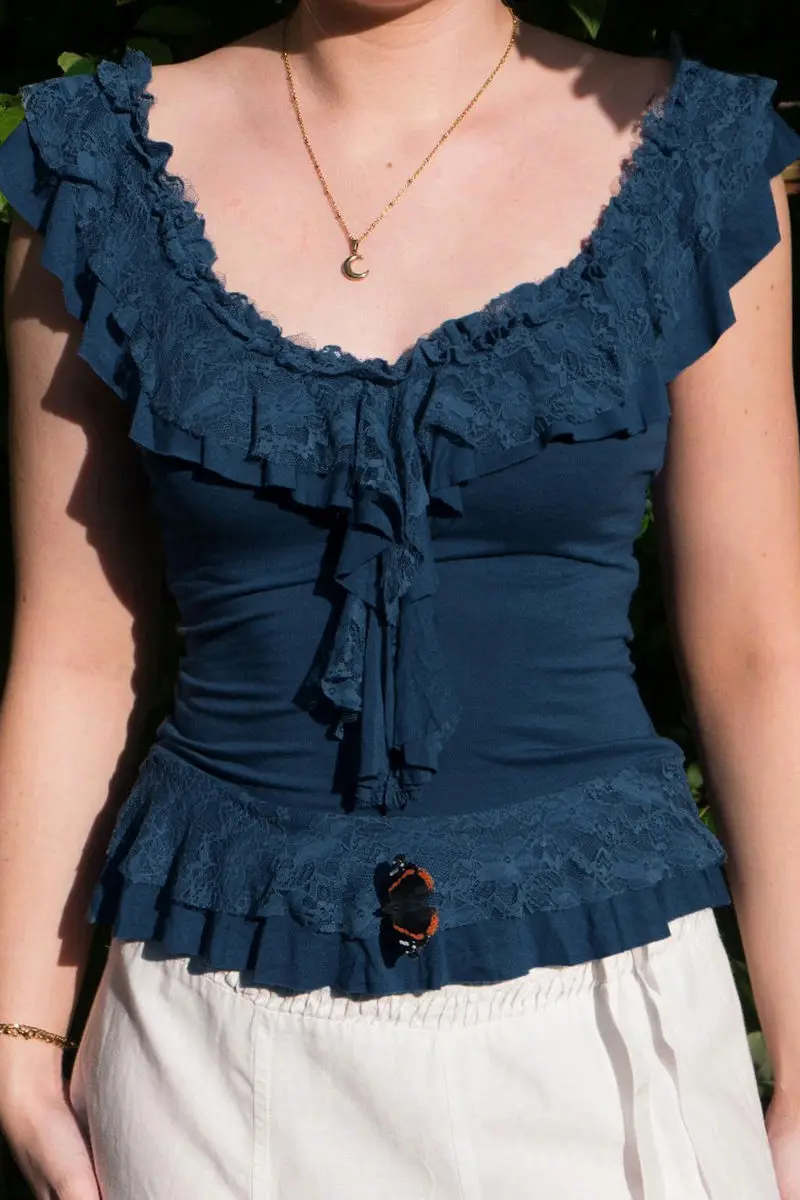 

Women's French Vintage Vest Lace Trim Ruffle Slim Fit Sexy V-neck Sleeveless Crop Top Y2K Fashion Summer Blouse Female Clothing