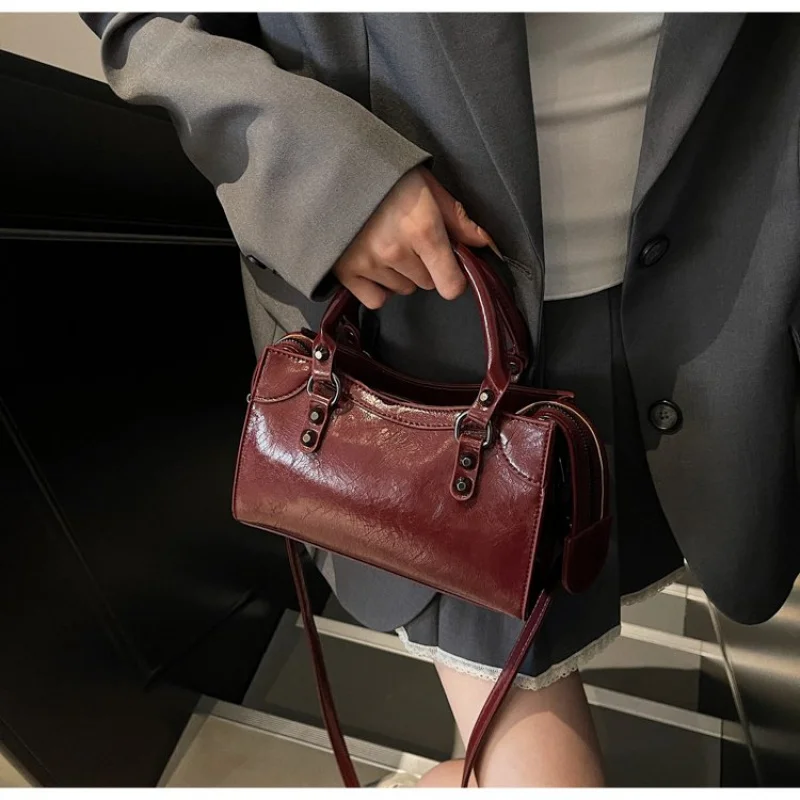 

Женская сумка-мессенджер премиум-класса из кожи в полоску-гепарда, винтажная, аккуратная, просторная, мягкая, в повседневном стиле ​