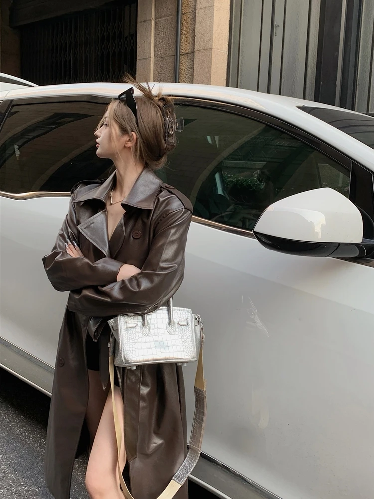 Abrigo Retro de cuero por encima de la rodilla para mujer, chaqueta de moda, rompevientos de PU suave con cinturón, temperamento, primavera y otoño,