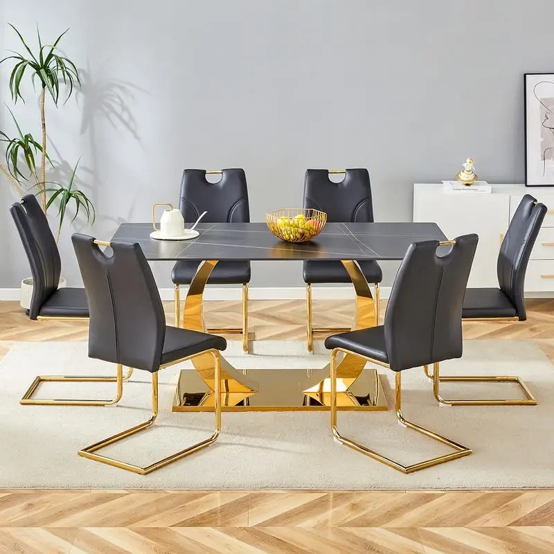 طقم طاولة طعام من الحجر الملبد مع 6 كراسي فريدة من نوعها، بلوزة سوداء بأرجل معدنية ذهبية، 63 بوصة × 31.5
