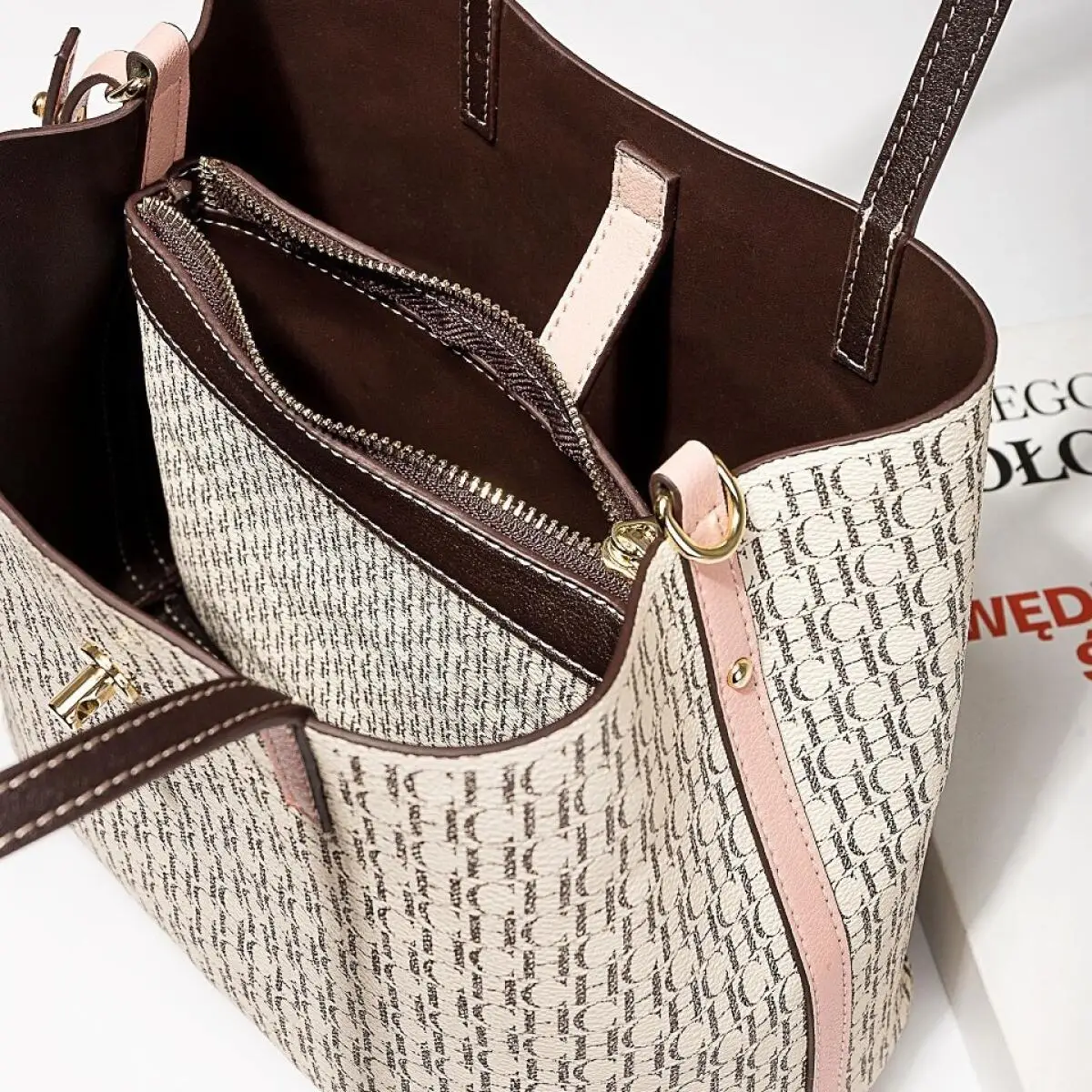 حقيبة يد نسائية كلاسيكية رائعة وعالية الجودة مطبوعة بحروف كبيرة عصرية خفيفة فاخرة ذات سعة كبيرة حقيبة يد نسائية #6