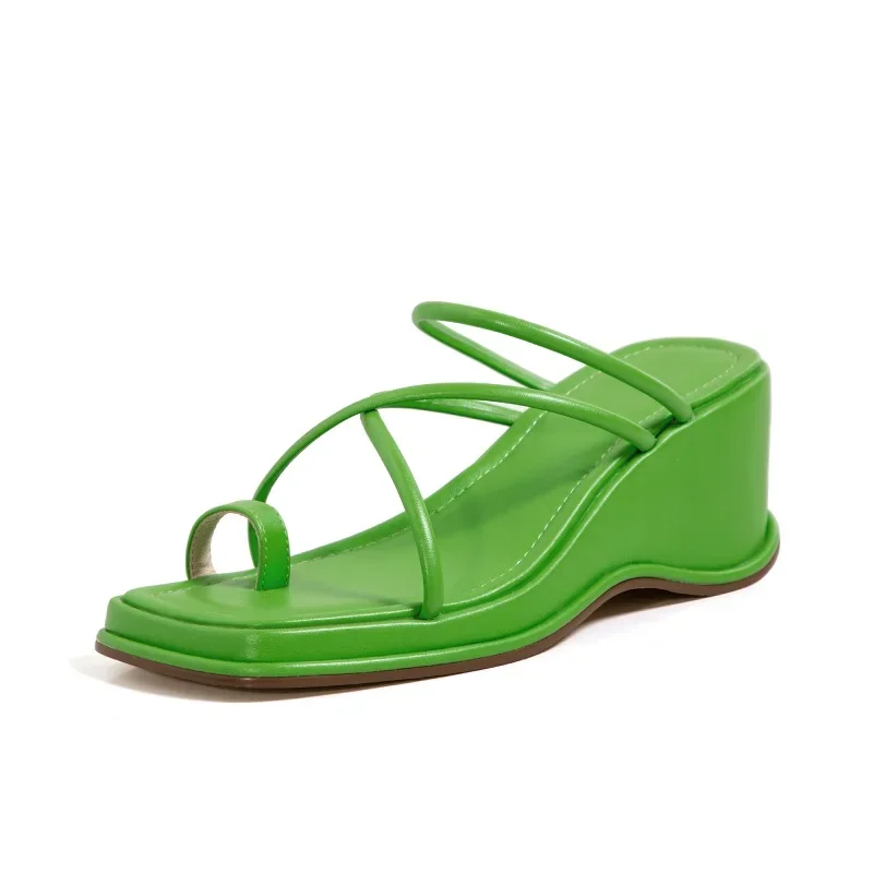 

Летние женские шлепанцы на танкетке, сандалии с узкими ремешками, женские повседневные сандалии на танкетке, удобные пляжные тапочки