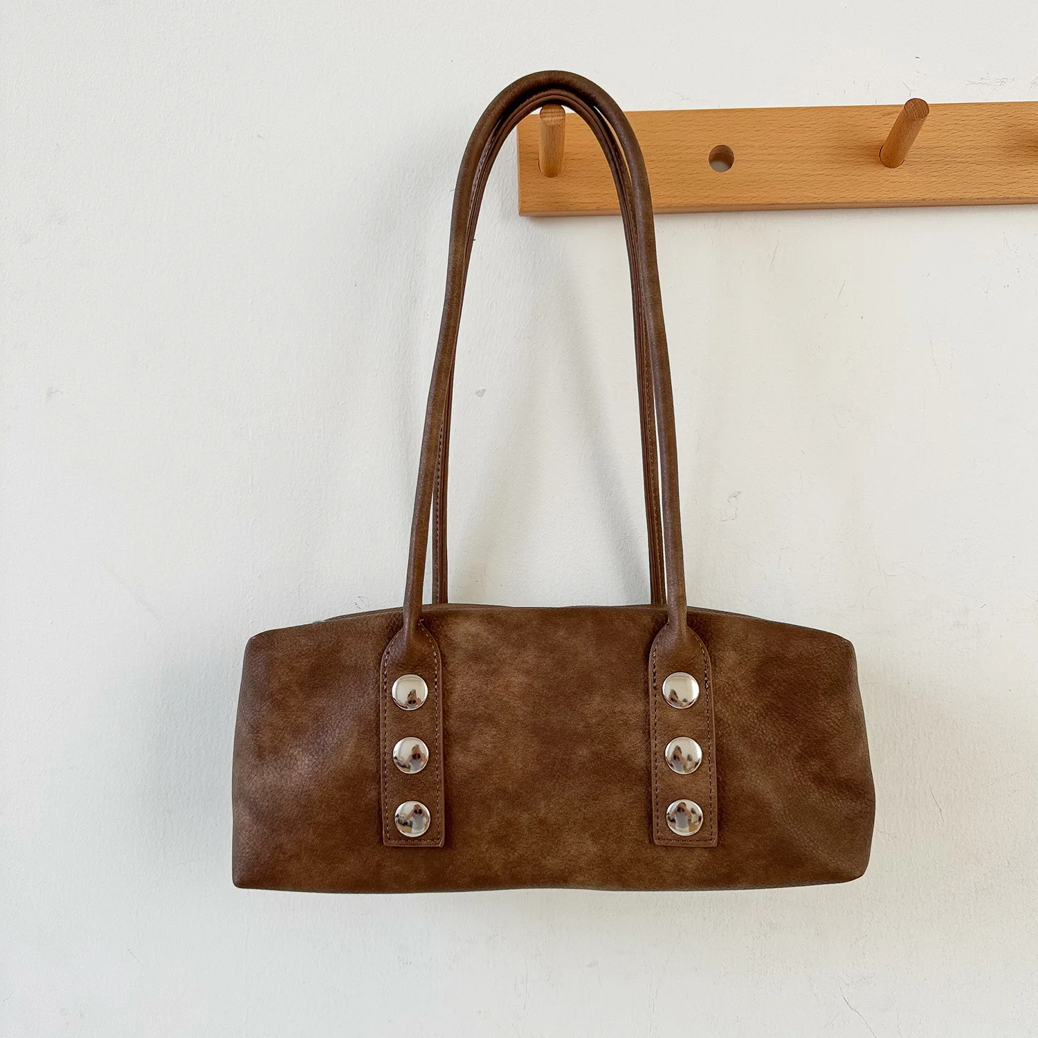 

Модные женские сумки Boston с большими шипами, сумки с верхней ручкой, мягкая сумка через плечо из искусственной кожи, новые сумки с заклепками для подмышек, кошелек для покупок