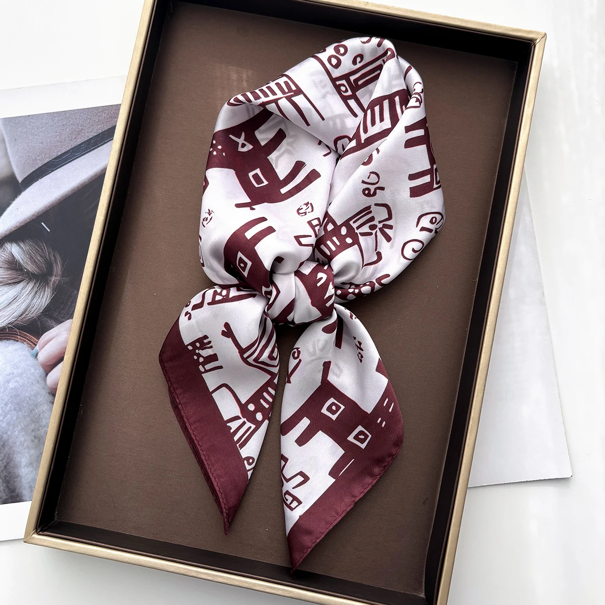 Neuer Vier-Jahreszeiten-Mode-Druck Seidenschal 65x65cm Modisches Halstuch Hijab Stirnband Sonnenschutz-Schal Bandanas