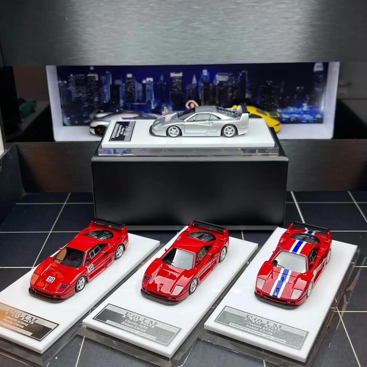 Image of MY64 1:64 Leaping Horse F40 Klassisches Miniatur-Simulationsautomodell aus Kunstharz, Dekoration für Erwachsene, Jungenspielzeug, Kindergeburtstagsgeschenk
