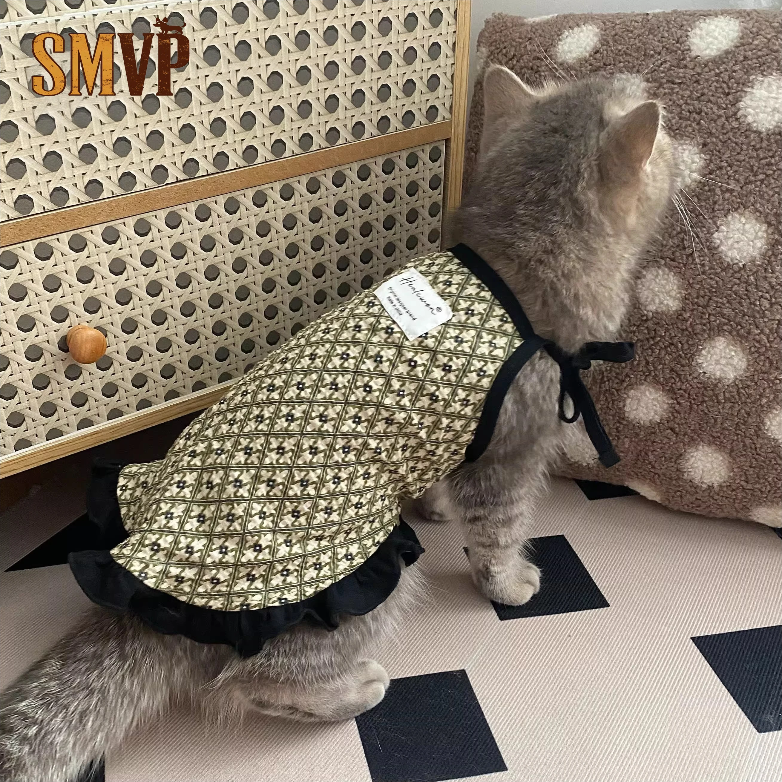 

Gentle Style Checkered Pet Dress Cat Dog Adjustable Shoulder Strap Small and Medium Dogs Cat Spring Summer Clothes