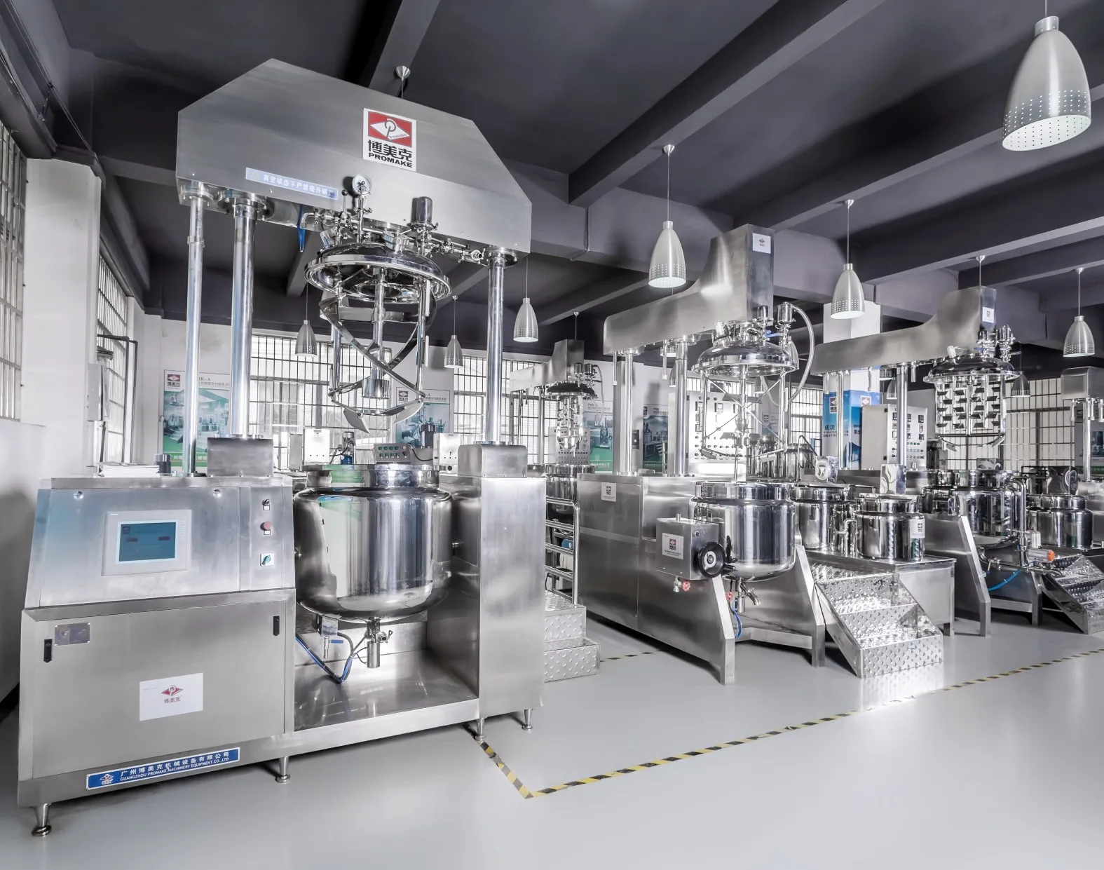 200L التخصيص كريم التجميل إمالة فراغ الخالط خلاط آلة استحلاب