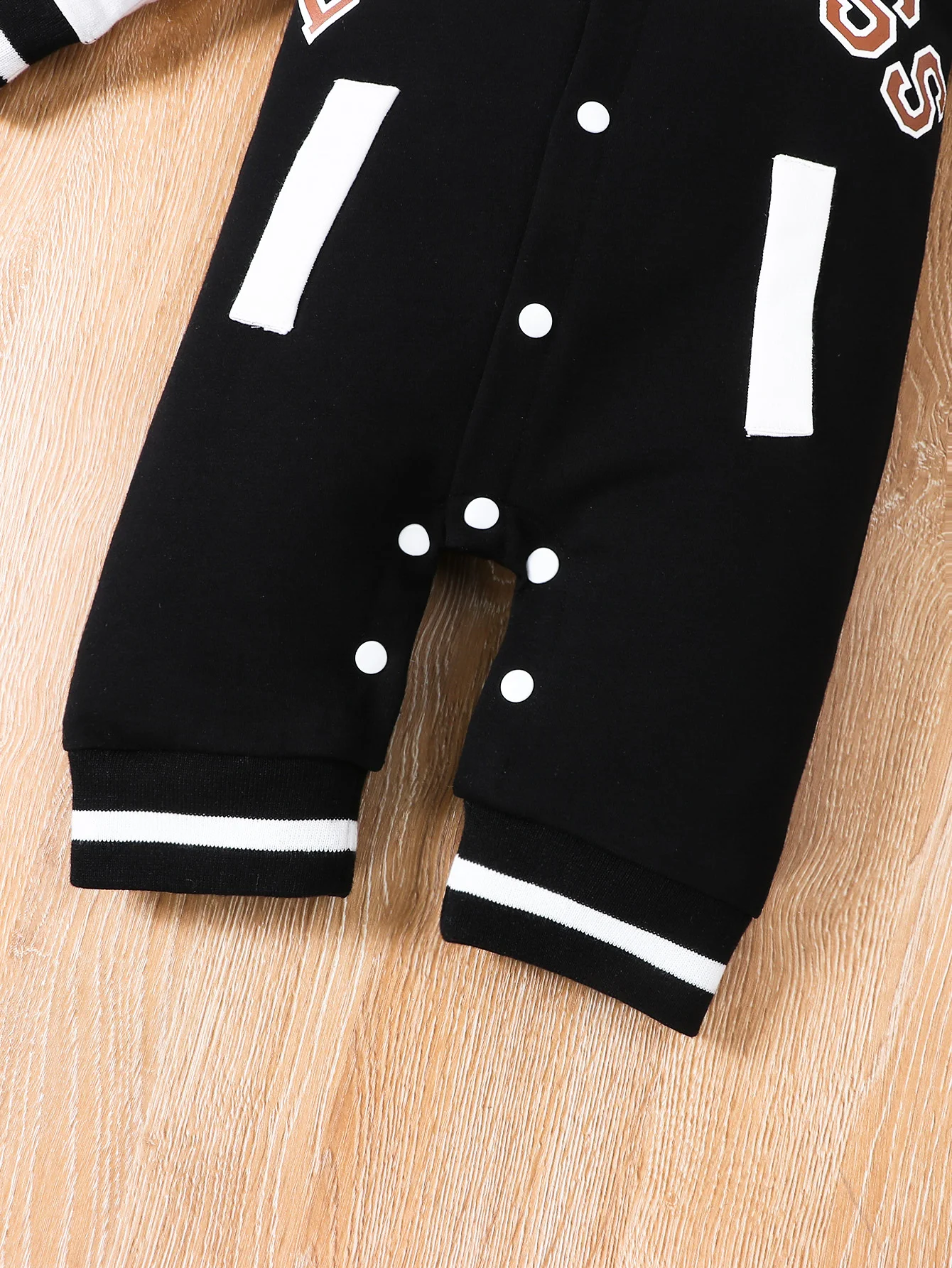 Fashionable letter printed black long sleeved round neck baby boy jumpsuit