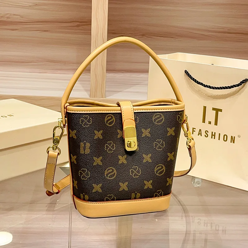 

Стильная модная сумка для подгузников для женщин, роскошная сумка через плечо, дизайнерская кожаная сумка-тоут, минималистичная элегантная большая сумка-мессенджер.