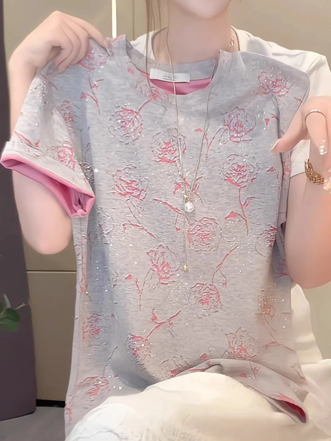 

Elegant Rose Pattern Short Sleeve T-Shirt Women's Fashion Summer 2026 New Style Korean Version Slim Fit High Waist Design