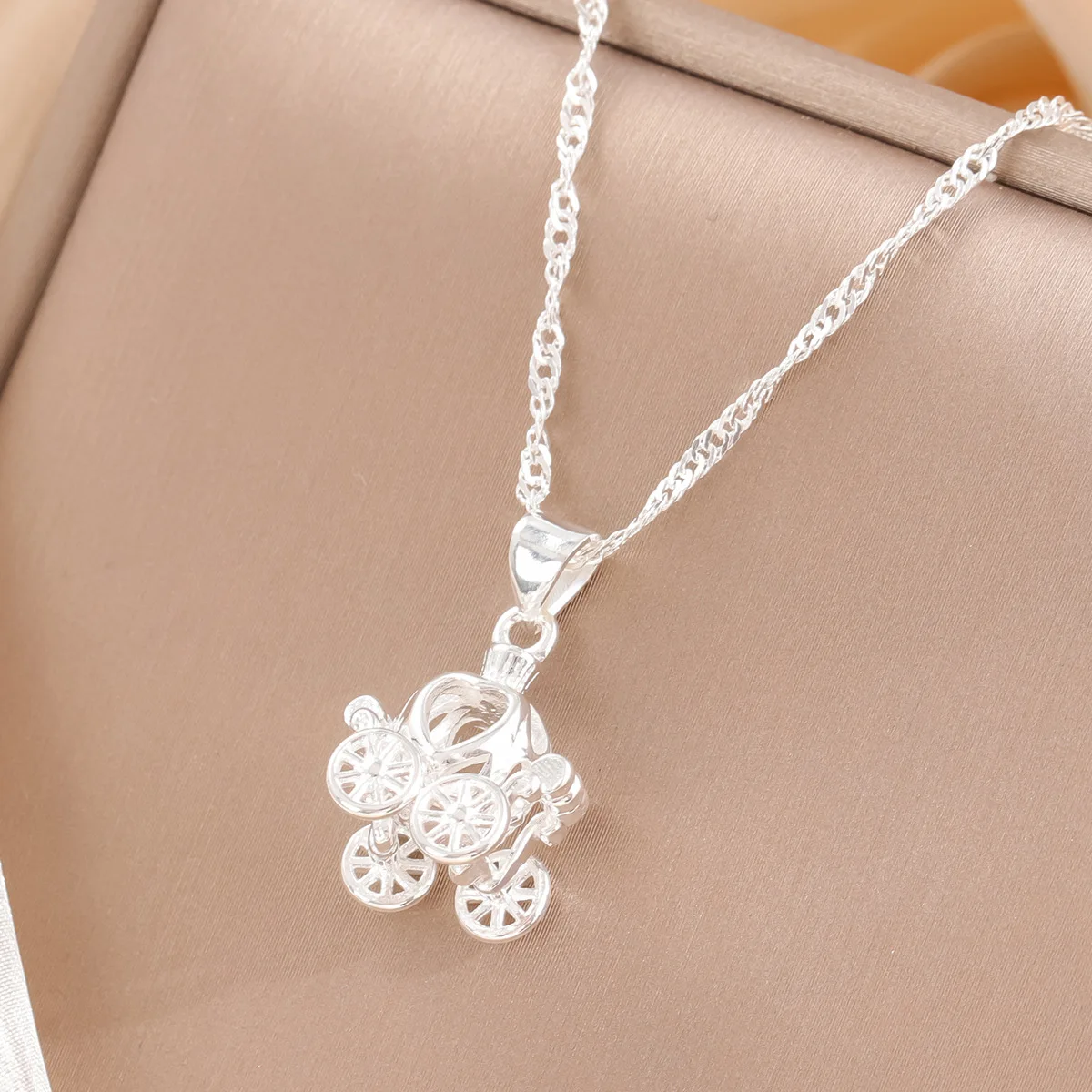 Original Design 925 Tibetan silver Dream Pumpkin Car Pendant Clavicle Cinderella Exquisite Necklace Jewelry Peach Flower Girl