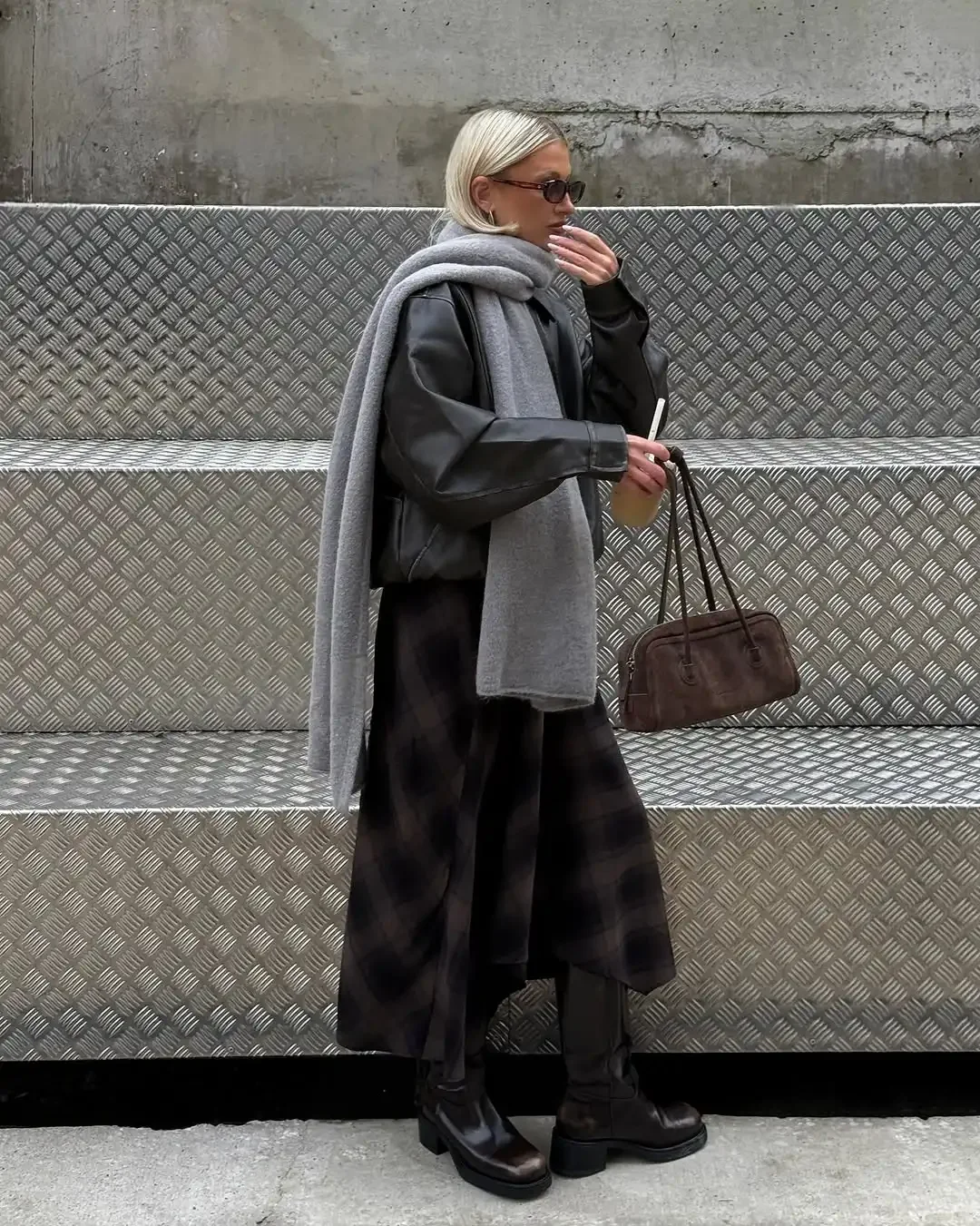 Casual bruine geruite midi-rok Damesmode Hoge taille A-lijn Geplooide rokken 2026 Lente Feest Dagelijks Outdoor Trendy kledij Nieuw