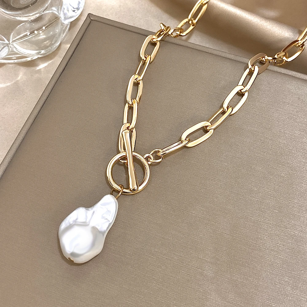 Chunky Women's Necklace Big Irregular Imitation Big Pearl Pendant Necklace Statement Golden Alloy Thick Chain Fashion Jewelry