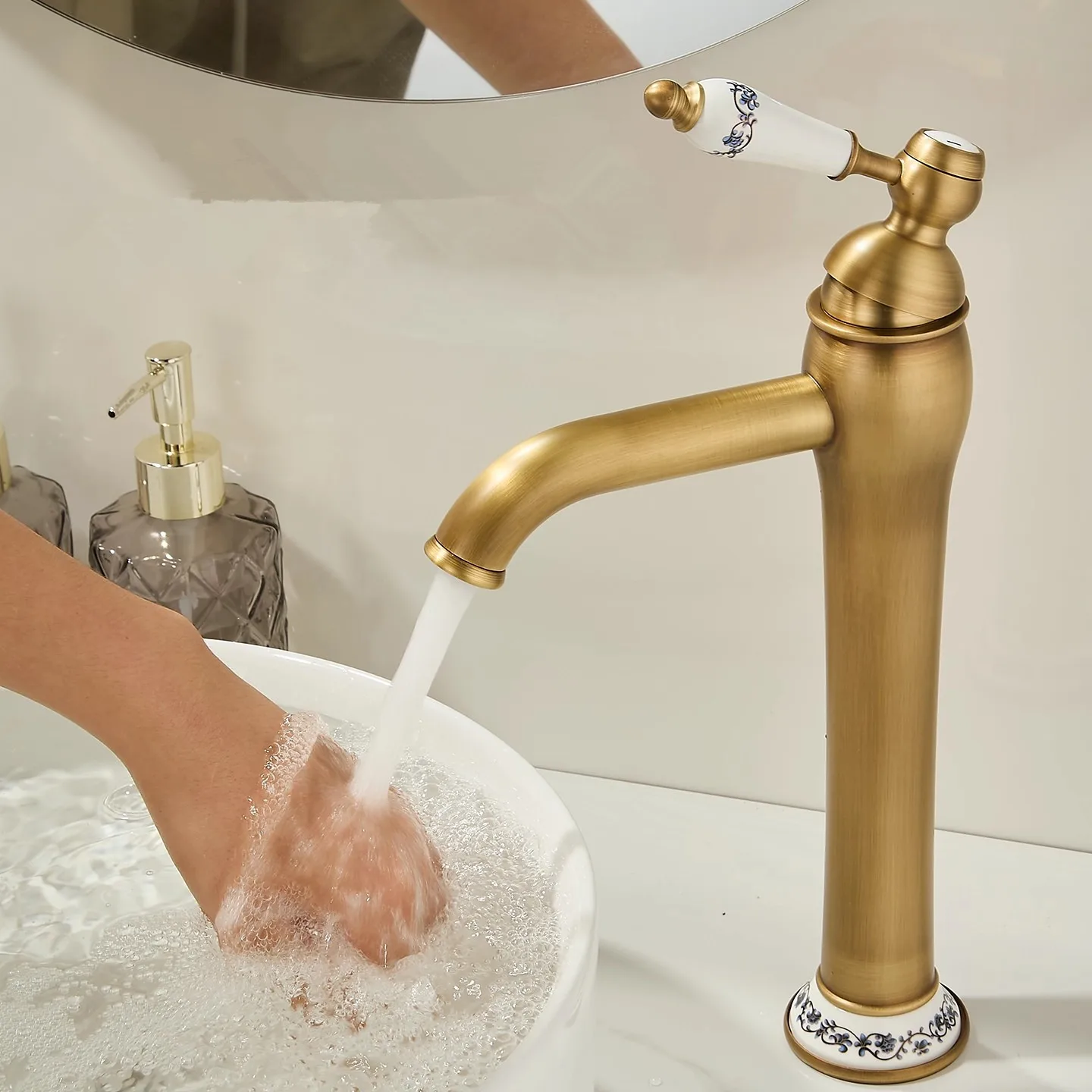 

Tuqiu Gold Bathroom Faucet Brass Chrome Basin Faucet Hot & Cold Lavotory Faucet Antique Sink Faucet Mixer Waterbasin Mixer