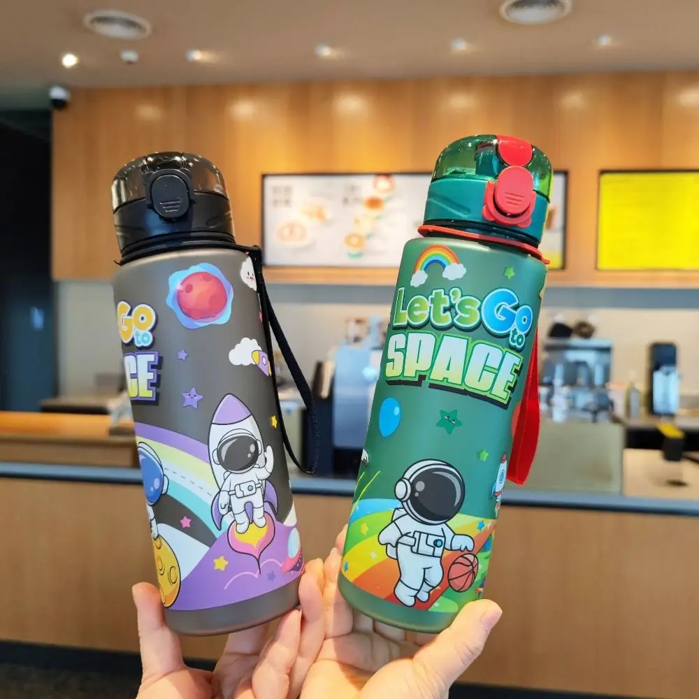 High Quality 700ML Astronaut Space Cup Plastic Seal Student Water Cup With Latch Cartoon Water Bottle Outdoor Sports