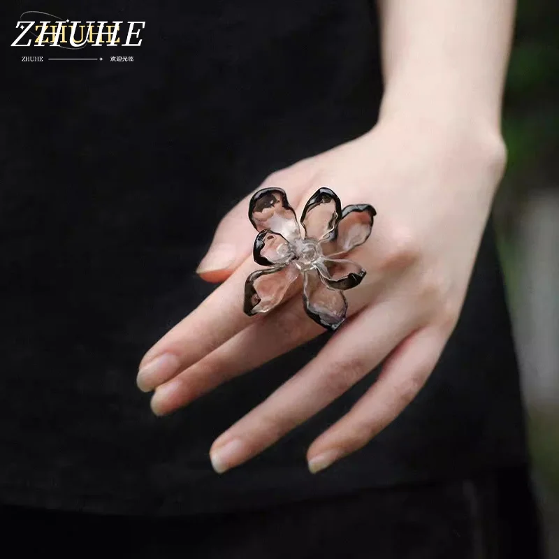 

Unique Wavy Edge Flower Resin Ring for Women Men, Translucent Brown Statement Jewelry Accessories, Oversized Resin Material Fing