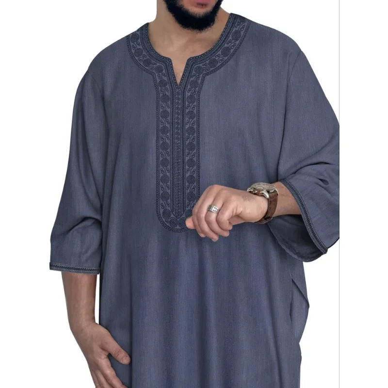 

New Muslim mid-sleeved embroidered robe, Middle Eastern ethnic style men's long robe, side pocket Muslim robe