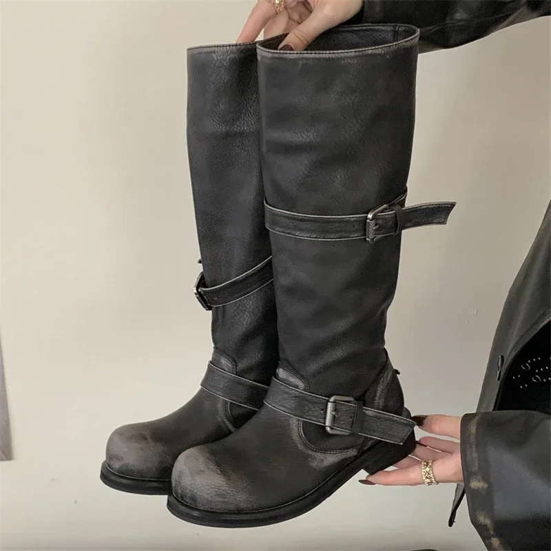 Botas Altas de Cuero Negro Desgastado con Hebilla para Mujer, Estilo Biker Vintage, Tacón Plano, Calzado Casual de Invierno, Envío Directo y Rápido