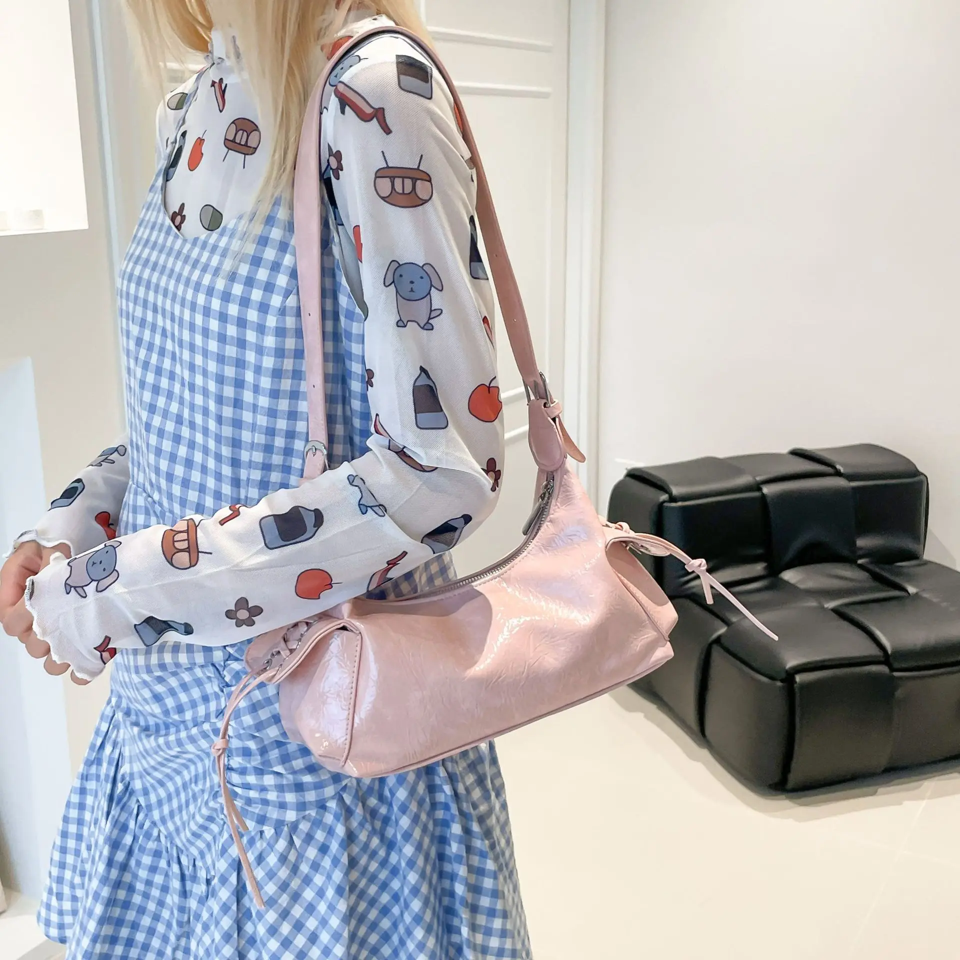 حقيبة عمل صغيرة لعام 2025 للمحترفين، محفظة كروس مدمجة مع فتحة للبطاقات، حقيبة ركاب من النايلون خفيفة الوزن للمكتب