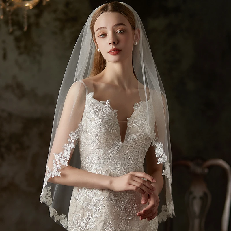 V775 Elegant Wedding Bridal Veil One-Layer Tulle Lace Appliqued Edge Handmade Brides to Be White  Headdress Veil with Hair Comb