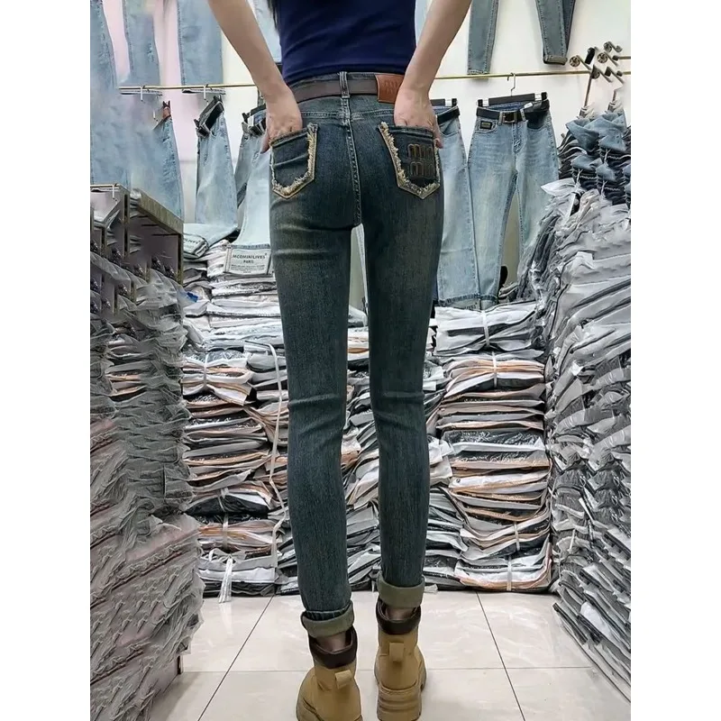 2025 herbst Neue Dünne Gerade bein Kleine-fuß Jeans Retro Gestickte High-elastische Bleistift Hosen Streetwear Frauen kleidung