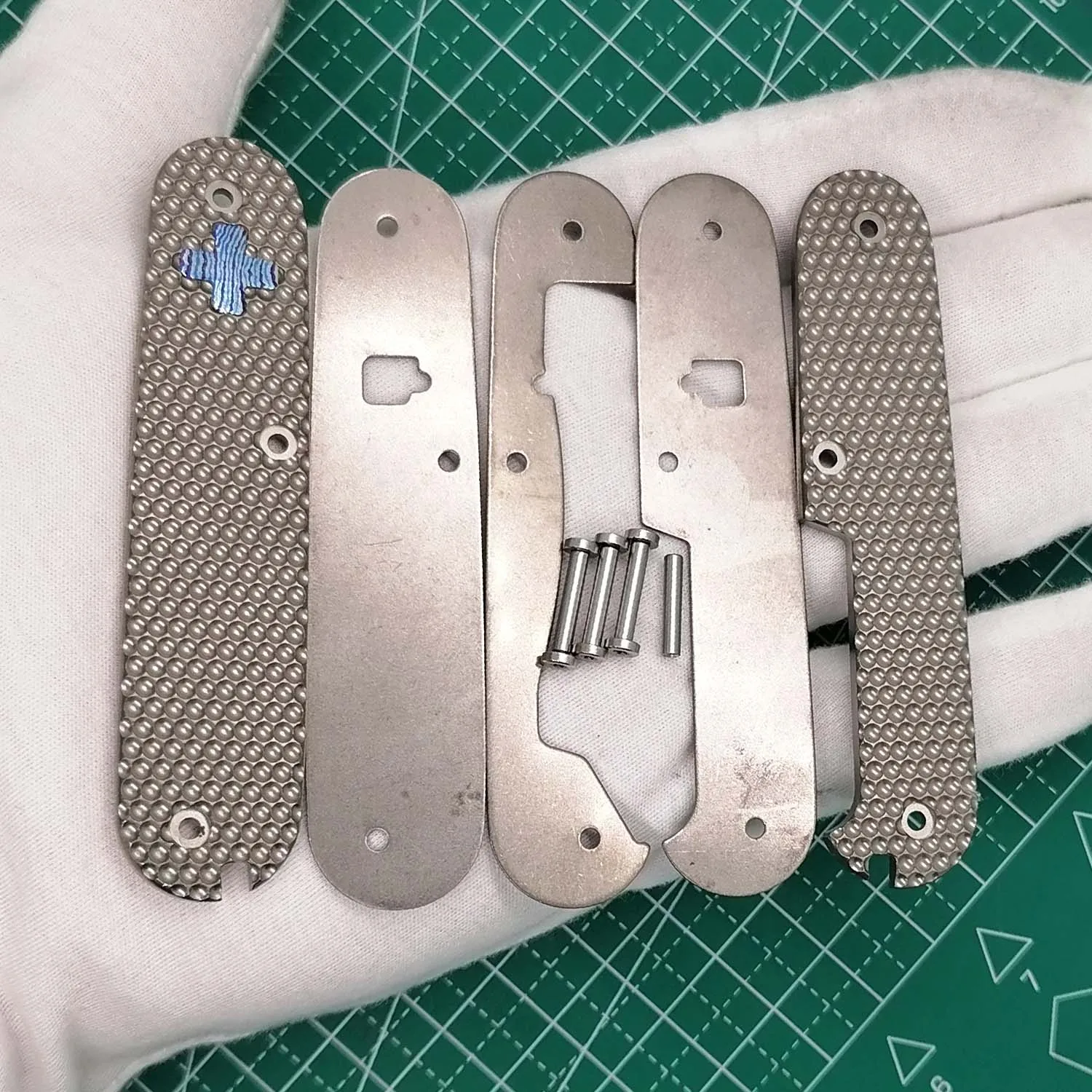 para 84 mm Sak Feito sob Encomenda Titânio Tc4 Escalas com Tiku Cruz para 84 mm Victorinox Faca Suíça Alça Almofada Substituição
