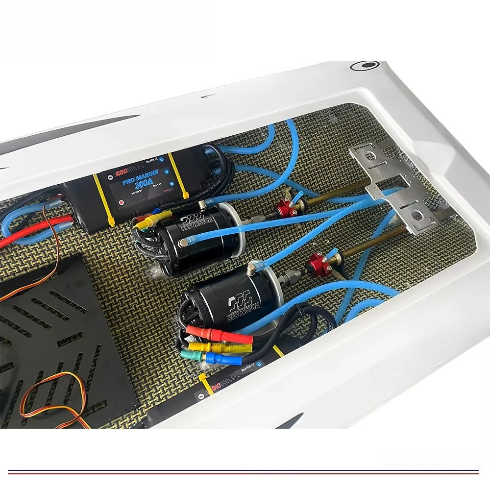 TFL 1155 Arrian Carbon Fiber (double) Electric Dual Motor RC Boat