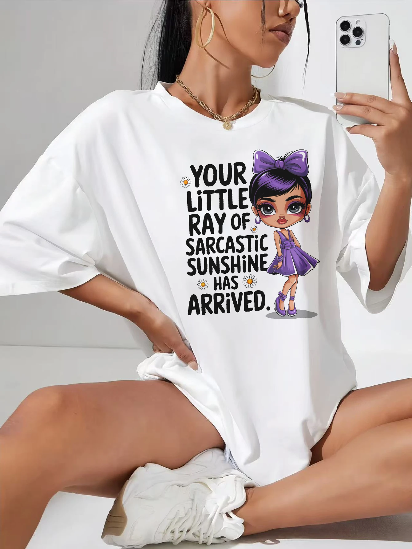 

YOUR LITTLE RAY OF SARCASTIC SUNSHINE HAS ARRIVED Женская белая рубашка с круглым вырезом Мягкая осенняя одежда больших размеров Мягкий Хэллоуин
