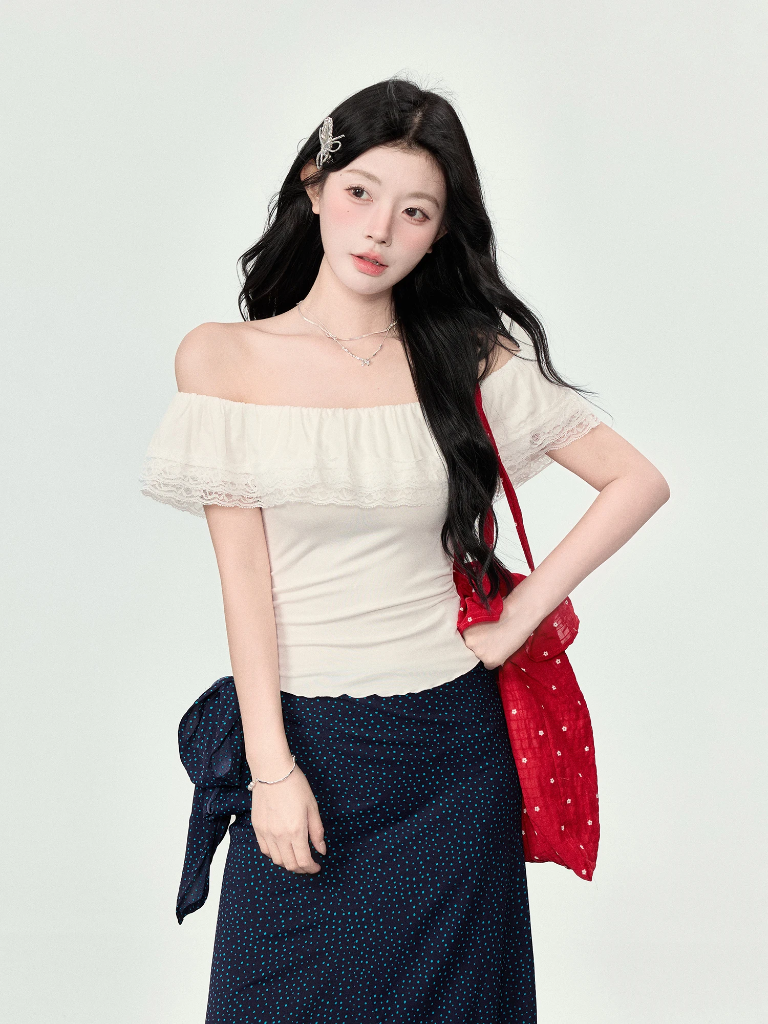 

Летний женский топ на одно плечо с кружевом, облегающий, с рукавом-колокол, однотонный, модный, трендовый...