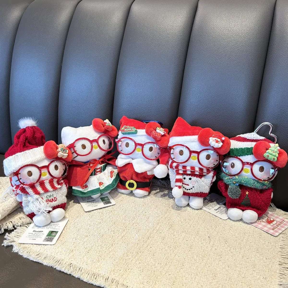 

MINISO Hello Kitty Kawaii Super Cute Glasses Doll Bag Pendant Cartoon Cute Plush Doll Keychain Giving Christmas Gifts To Girls