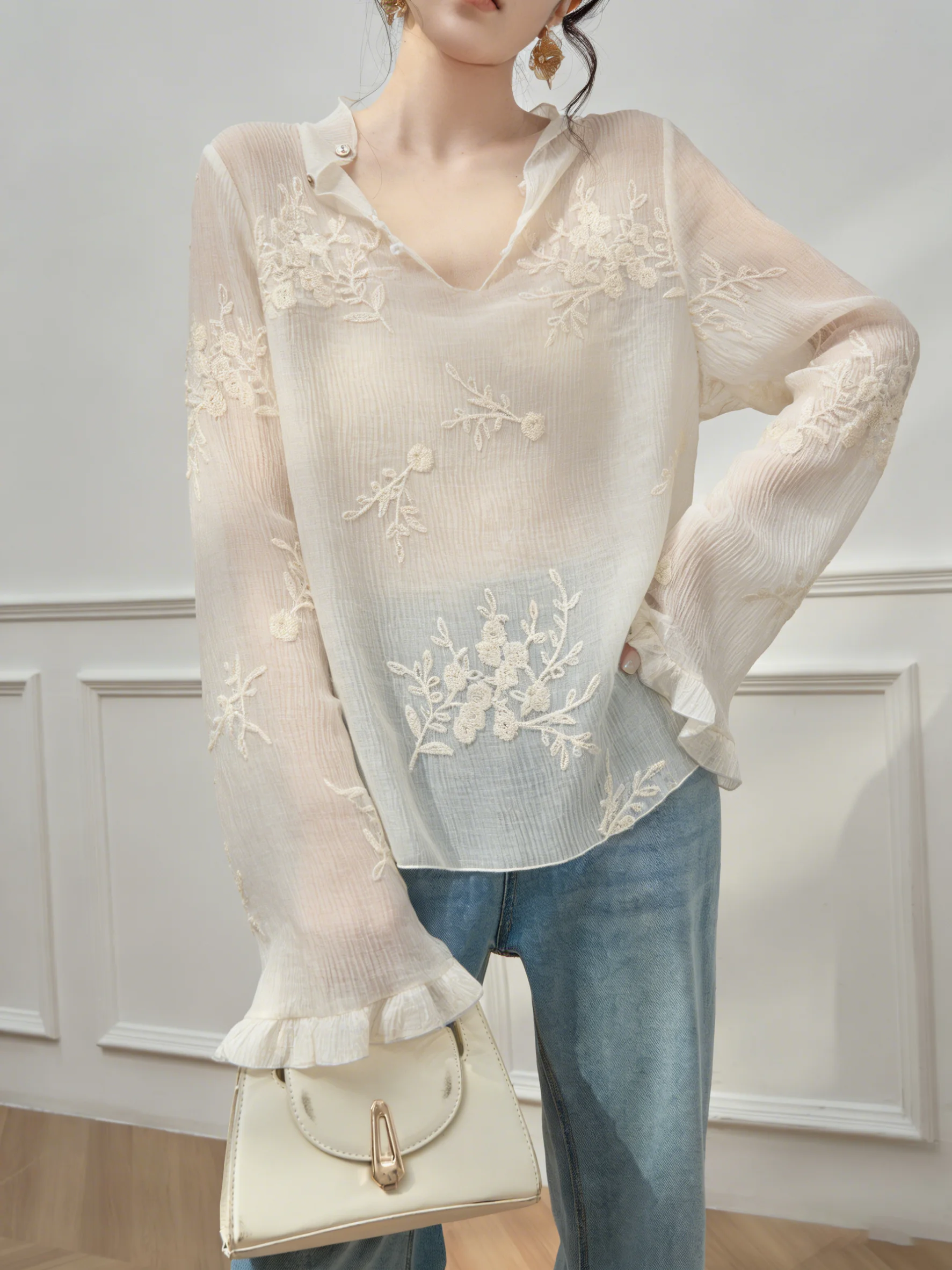 

Elegant Thin Embroidered Sun Protection Shirt Women's Style Summer New Fashion Casual Wind Straight Tube Long Sleeve V-neck