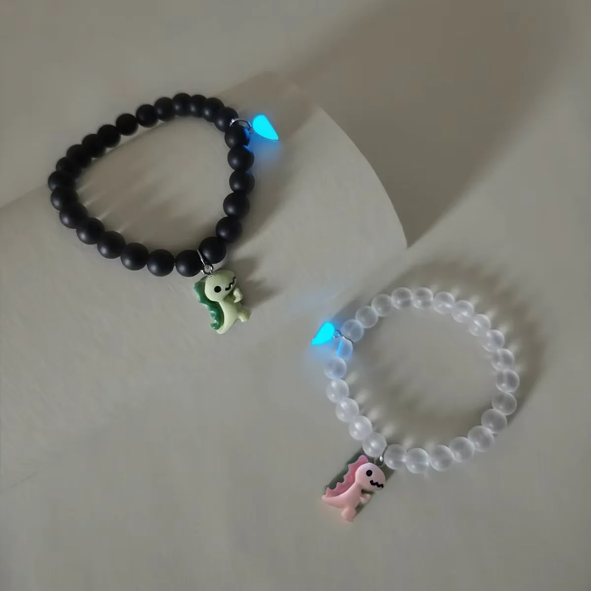 2-teiliges Set Leuchtendes Herz Niedliches Dinosaurier-Paar-Armband Modisches Perlenarmband – Detail 3