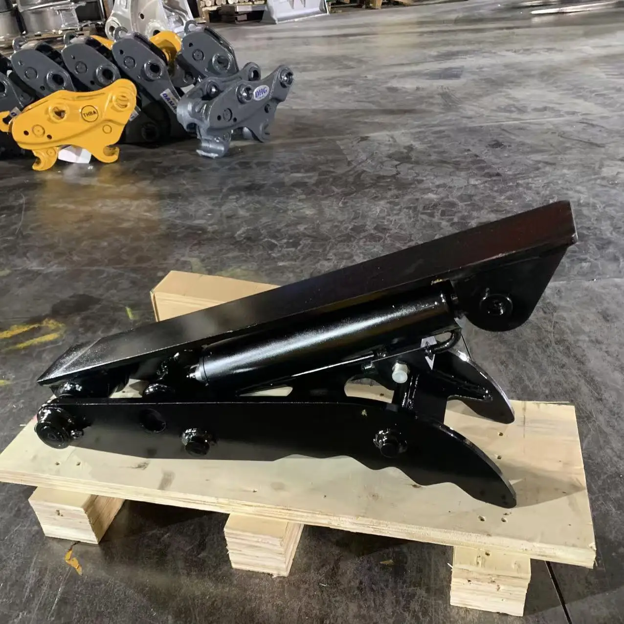 

Hydraulic Thumb for Excavator Grabbing