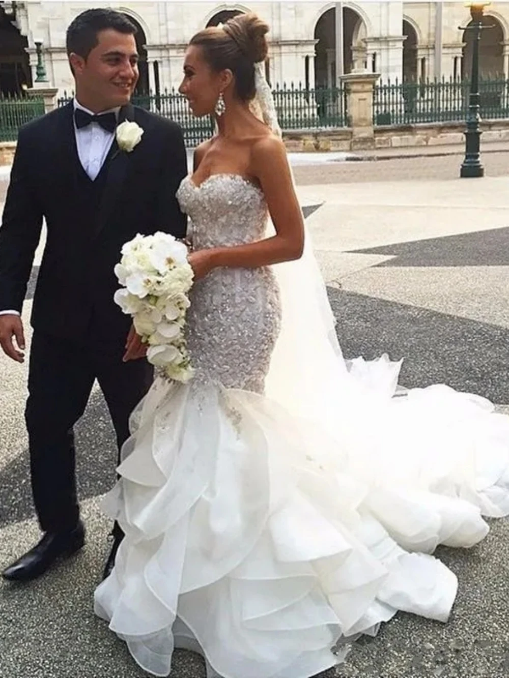 

Customized Hot New Luxury Mermaid Wedding Dress Sweetheart Sexy Backless Tiered Frilly Applique Beaded Crystal Long Bridal Dress