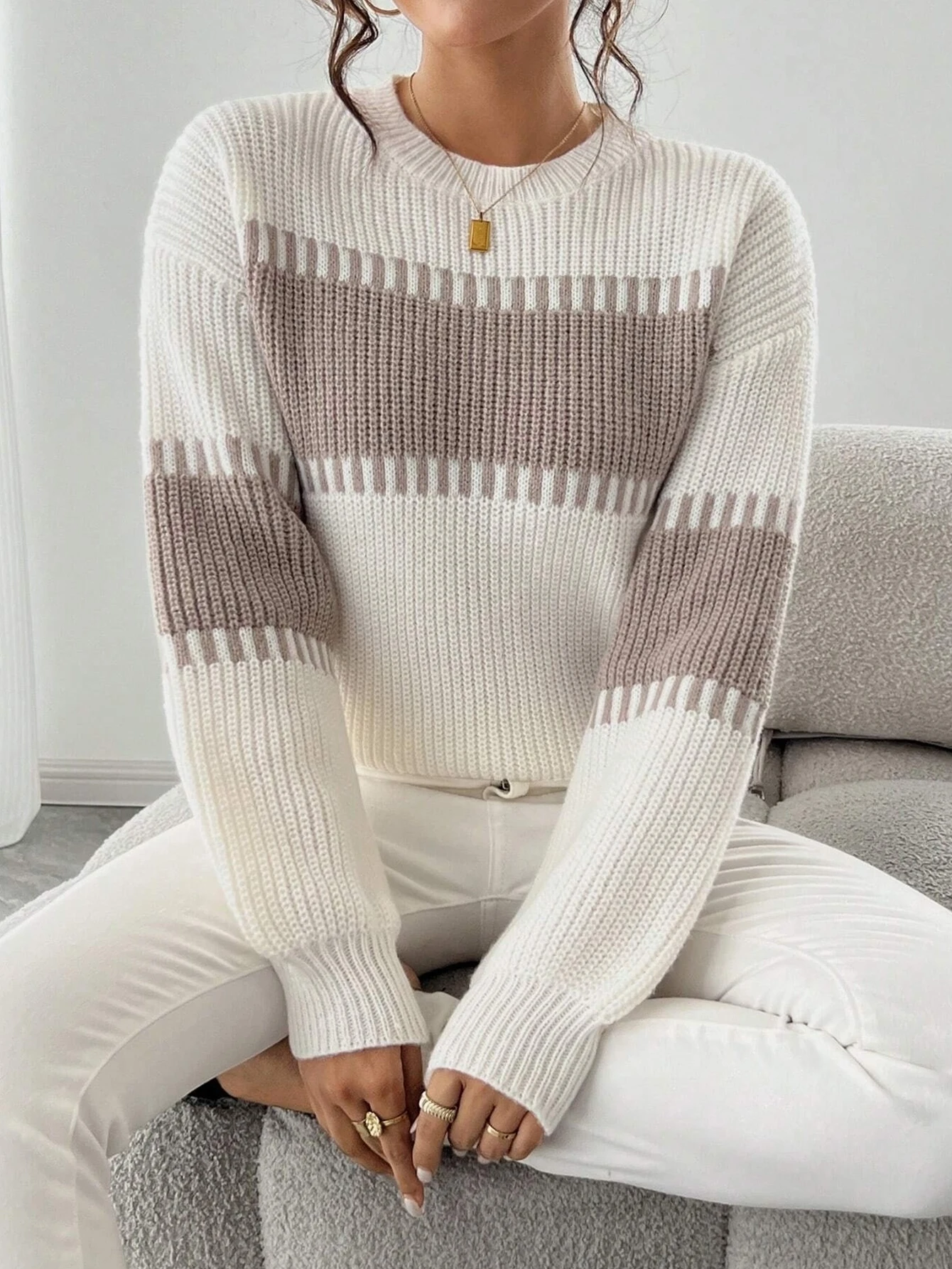 Women's Autumn and Winter Color-Blocked Striped Crew Neck Knit Sweater, Drop Shoulder Long-Sleeve Chunky Knit Pullover, Soft and Skin-Friendly Loose Fit, Popular Thanksgiving and Christmas Outfit, Simple Color-Blocking Design, Versatile for Work and Leisure, Autumn and Winter Outerwear and Layering, Warm Knitwear, European and American Fashion Hot-Selling Basic Top