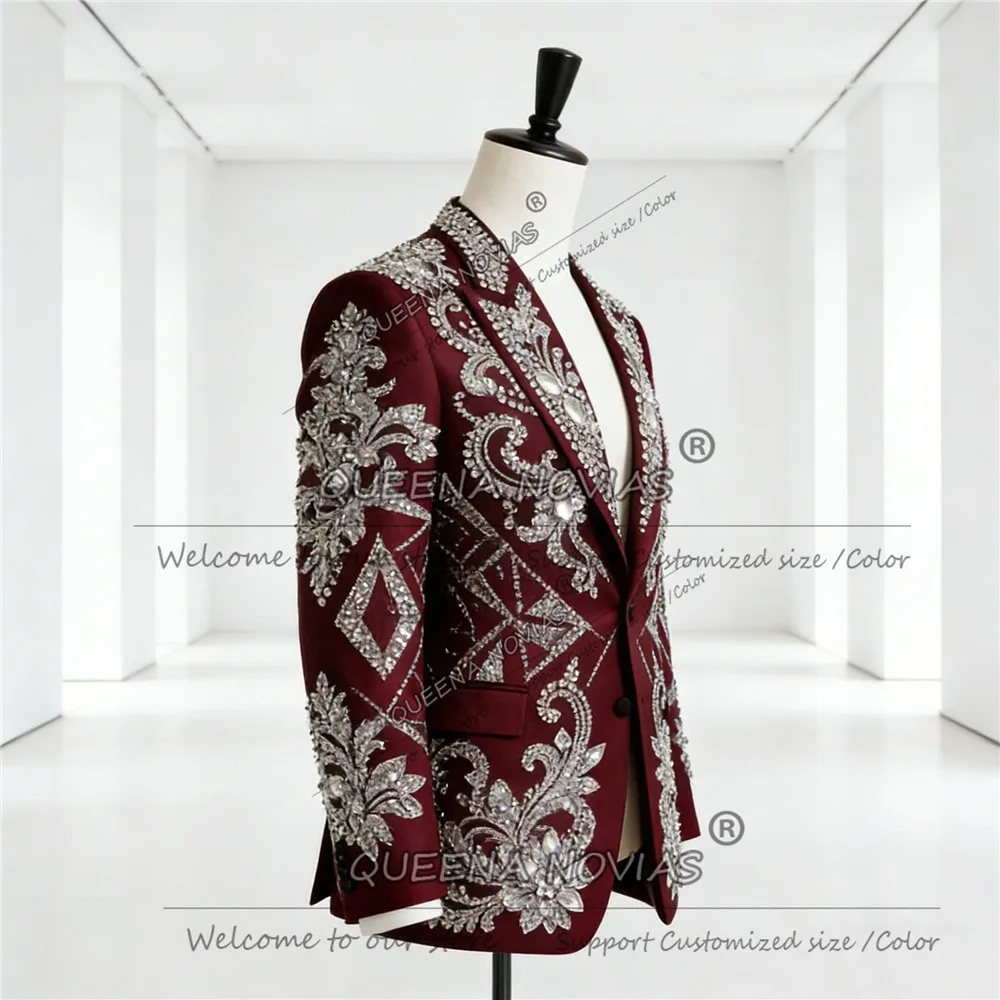 Ekskluzywne garnitury burgundowe męskie z koralikami i kryształami, marynarki na studniówkę, duże rozmiary, szyte na miarę, smokingi dla pana młodego na bankiet weselny, odzież biznesowa męska.