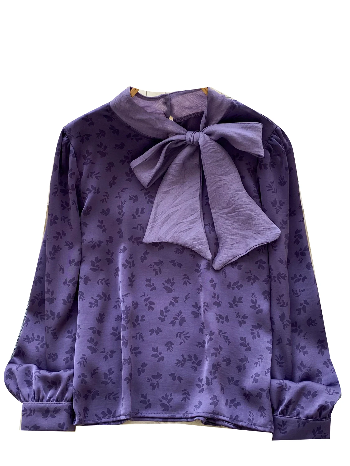 Ele Silk Satin Irt mit Fliege Long Sve Blumenstickerei Damen Faionable Base Layer Top für den Herbst-Pendeln