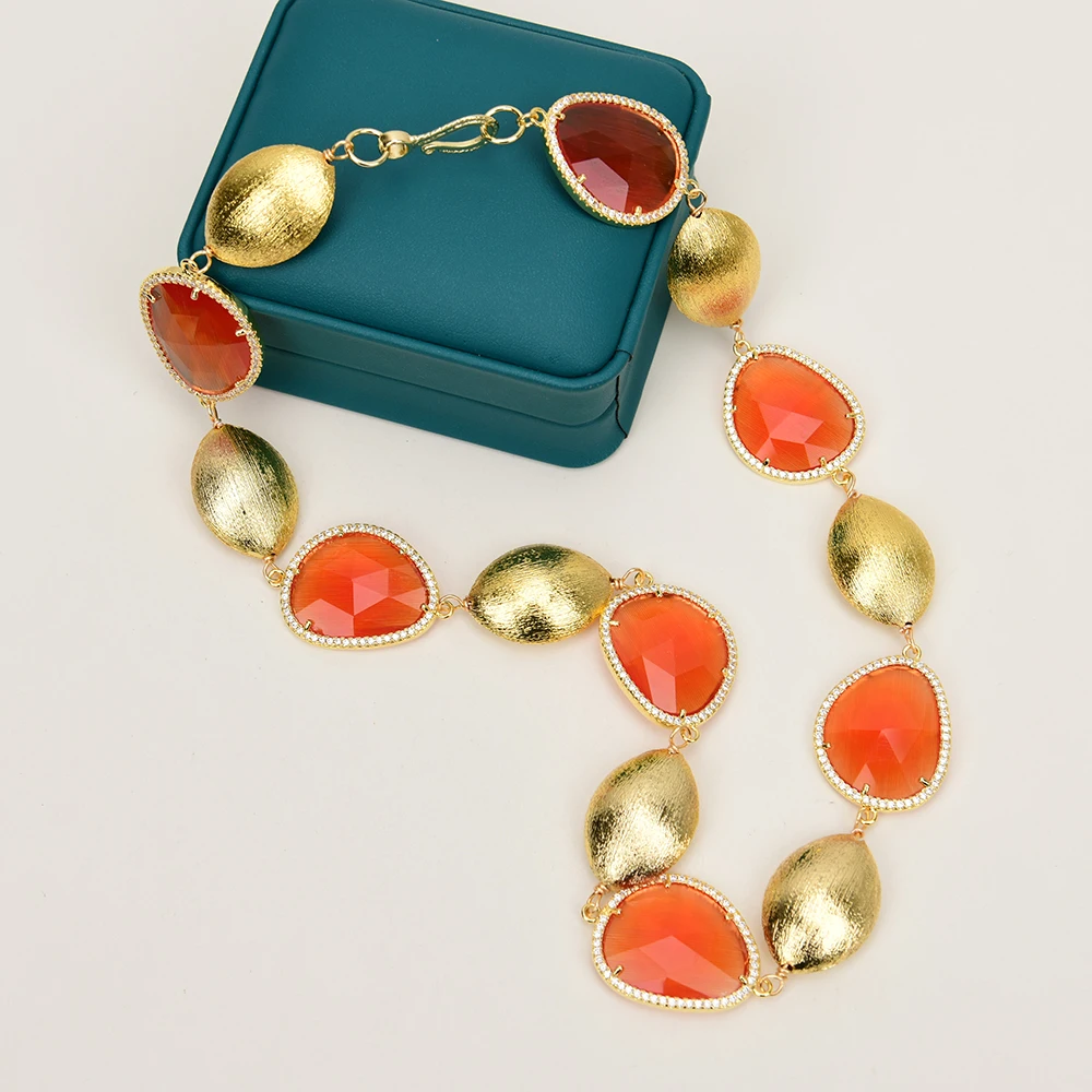 GG البرتقال الطبيعي القط العين حجر تشيكوسلوفاكيا معبد مطلية بالذهب نحى البيضاوي الخرز قلادة سوار طقم أقراط هدايا سيدة اليدوية