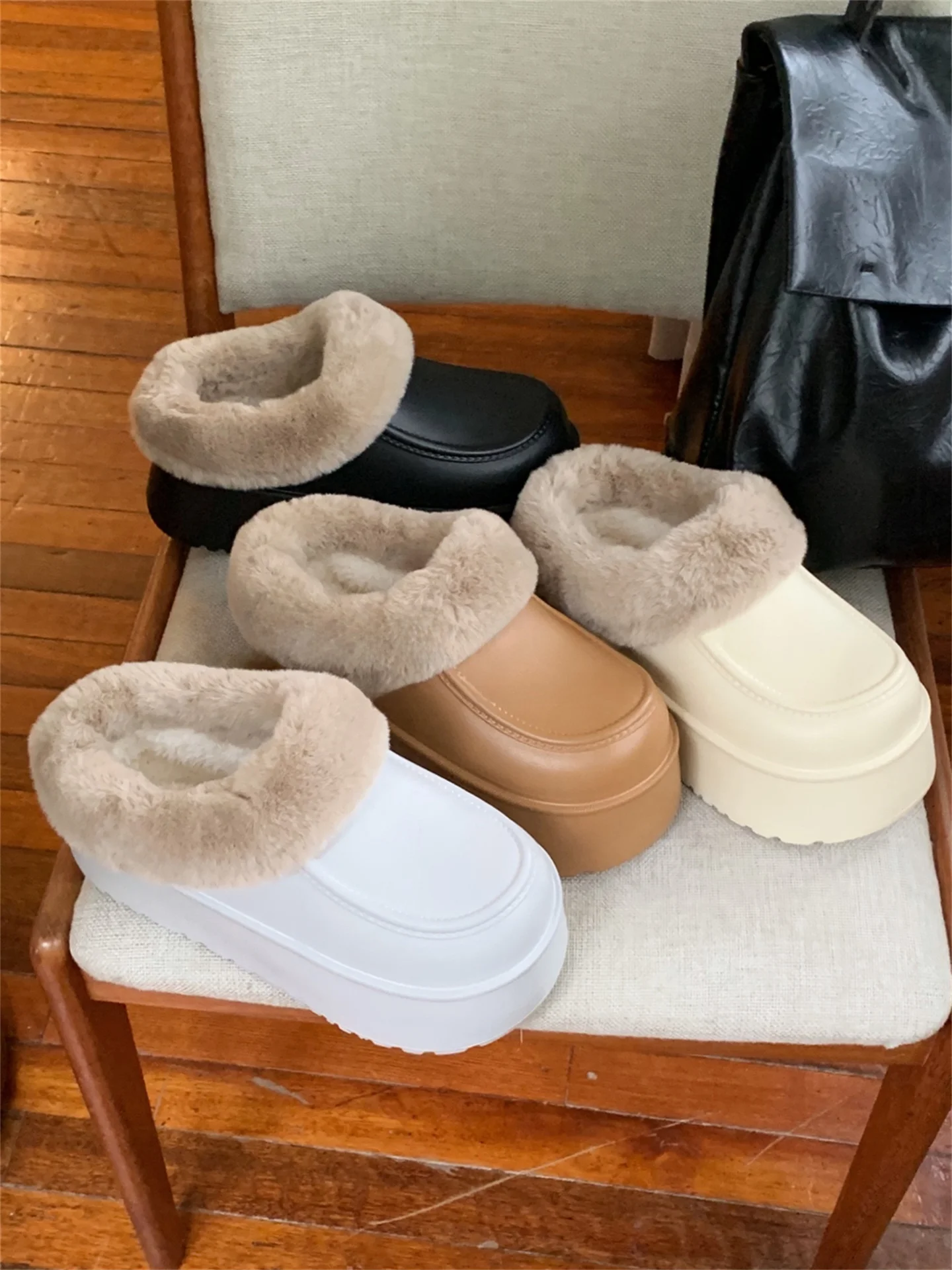 Faionable Thi Bot W…