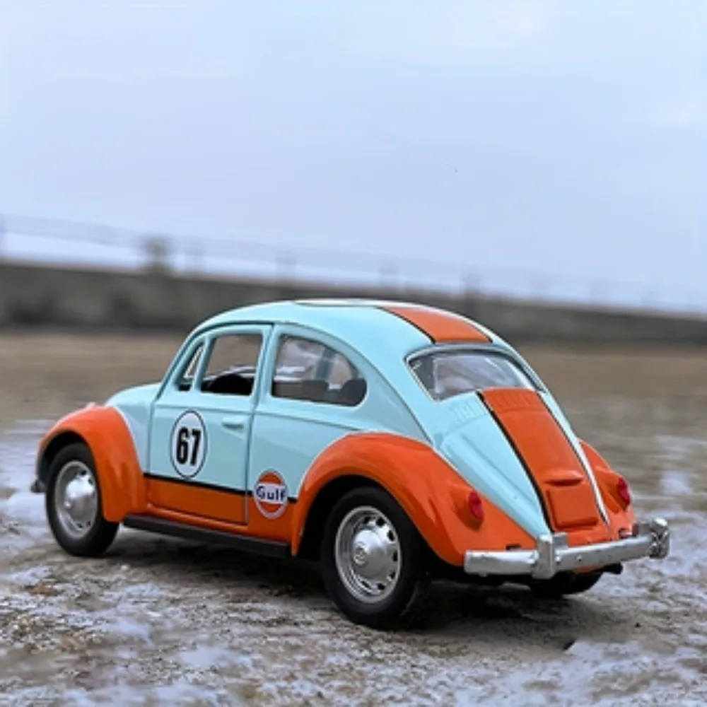 Volkswagen Beetle 1:36, com portas que abrem, motor de fricção, brinquedo colecionável, presente festivo
